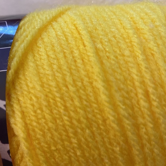 Red Heart Super Saver Yarn Bright Yellow 0324 Complete Skein 100% Acrylic 364,yd - Picture 3 of 8